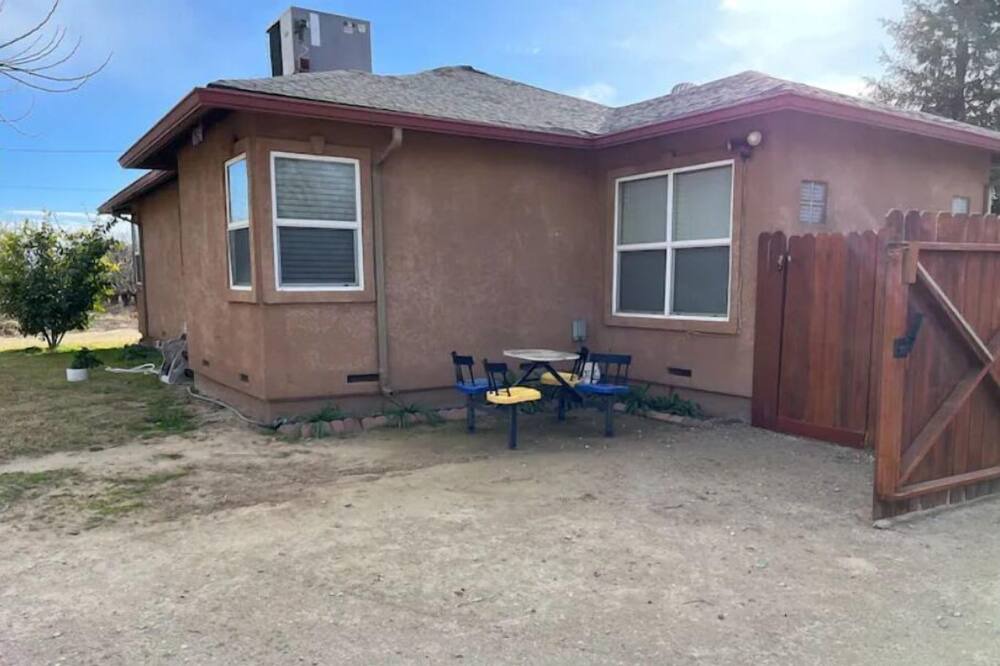Photo of Outdoor in Raisin