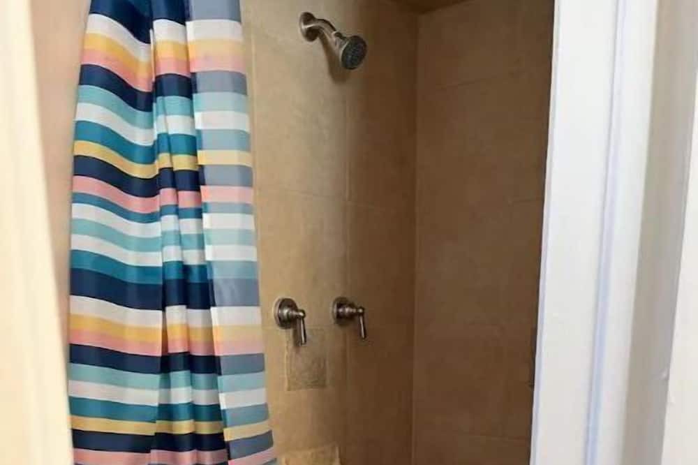 Photo of Bathroom in Raisin