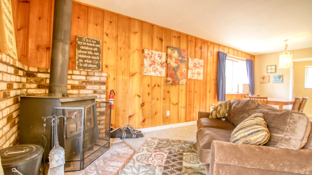 Photo of Livingroom in Groveland