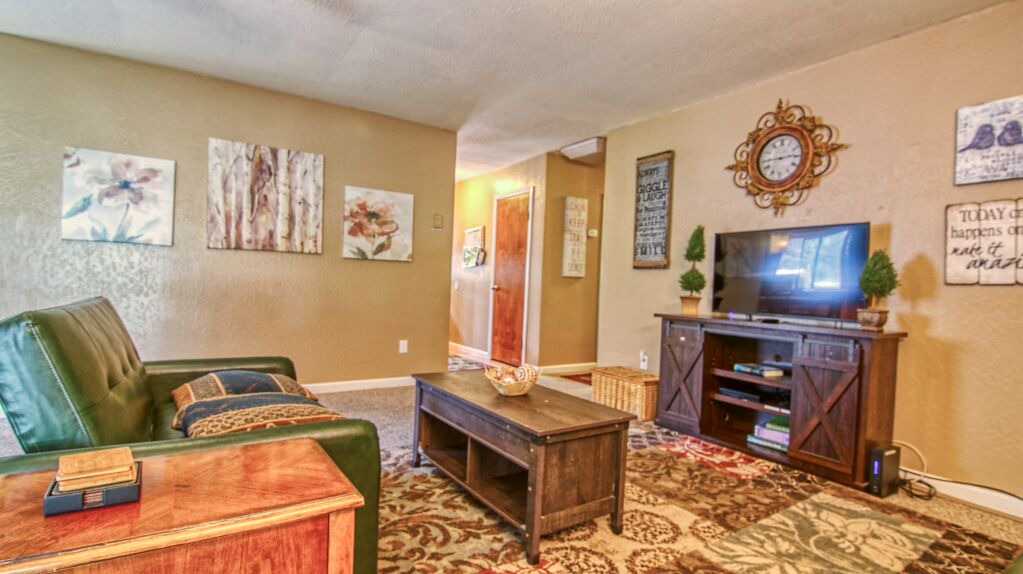 Photo of Livingroom in Groveland