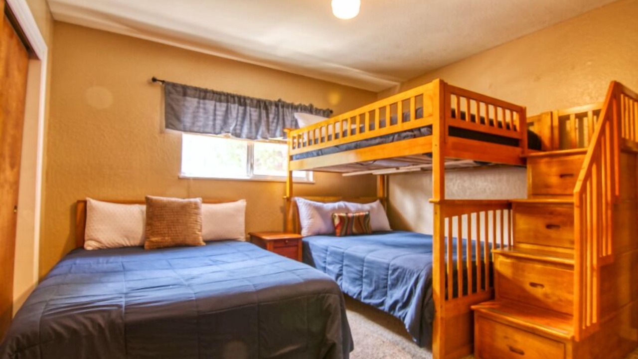Photo of Bedroom in Groveland