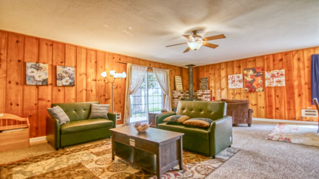 Photo of Livingroom in Groveland