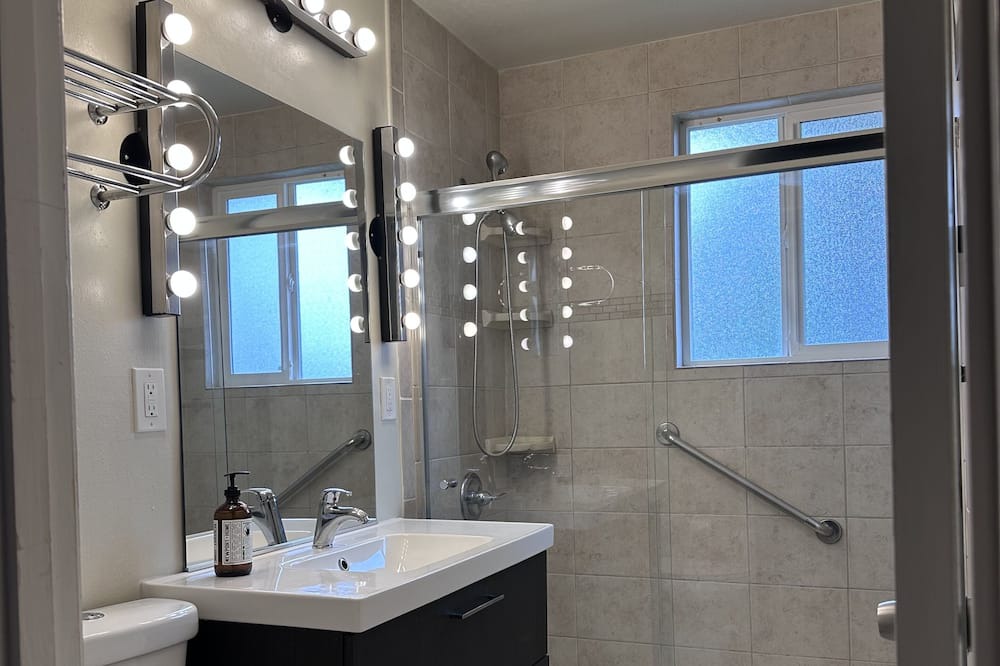 Photo of Bathroom in Cambrian Park