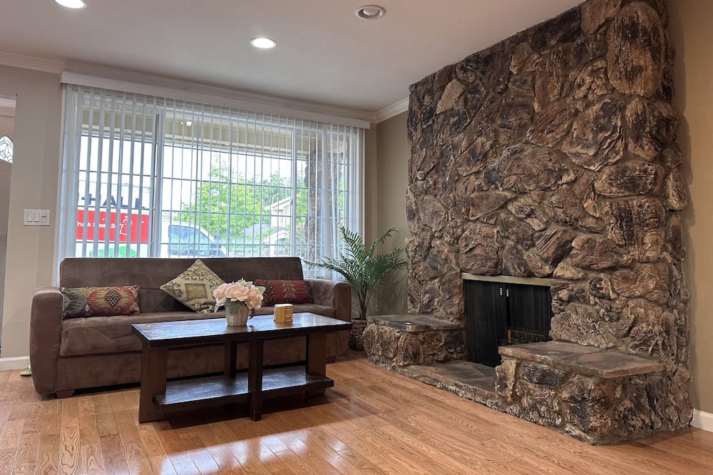 Photo of Livingroom in Cambrian Park