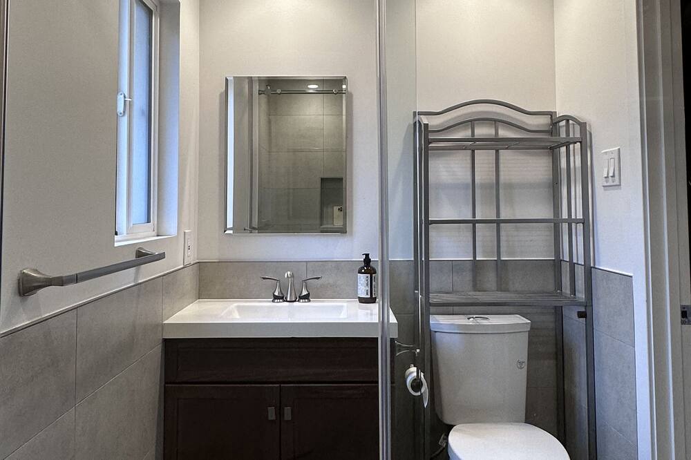 Photo of Bathroom in Cambrian Park