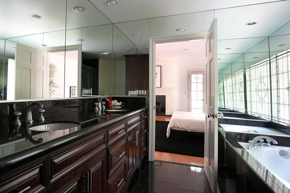 Photo of Bathroom in Studio City