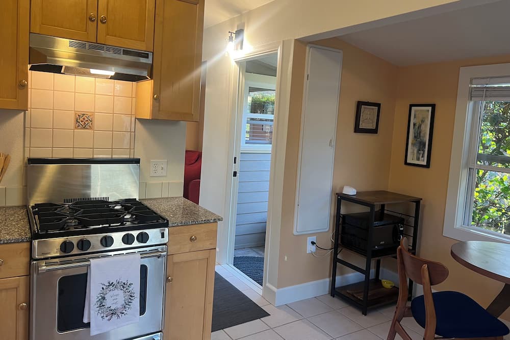 Photo of Kitchen in Railroad District