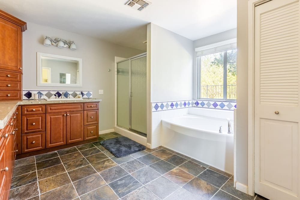 Photo of Bathroom in Madera