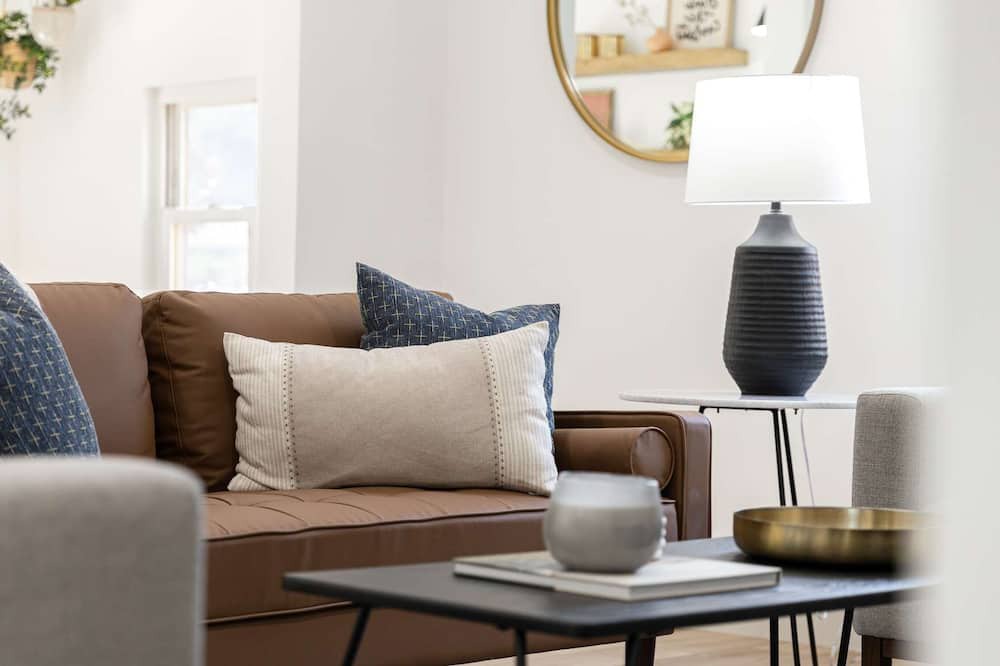 Photo of Livingroom in Exeter