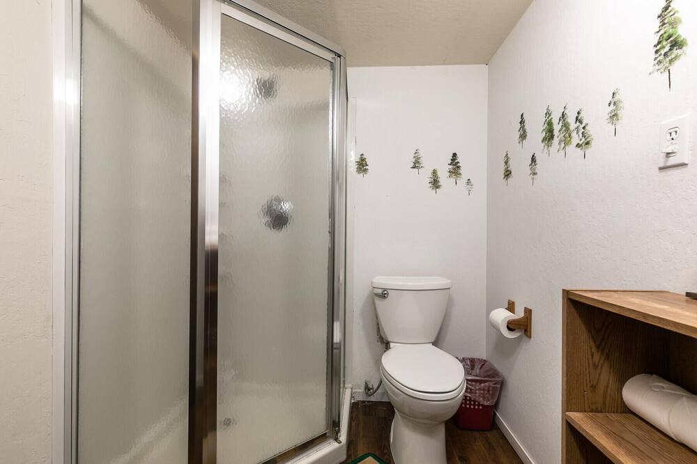 Photo of Bathroom in Kingswood Estates