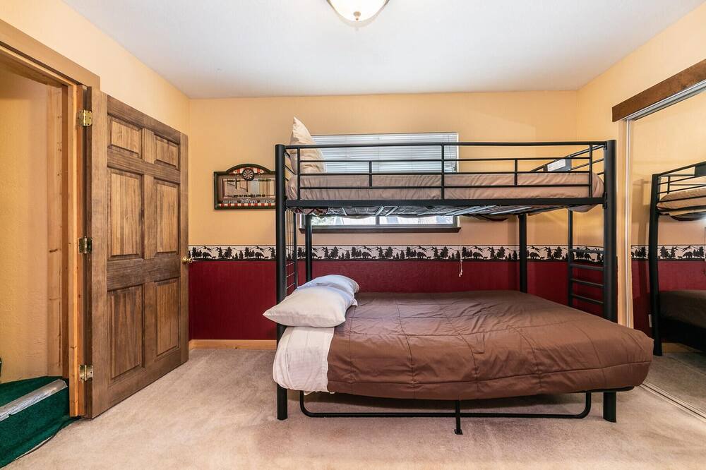 Photo of Bedroom in Kingswood Estates