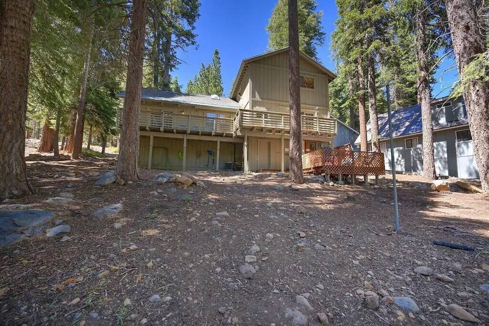 Photo of Outdoor in Kingswood Estates