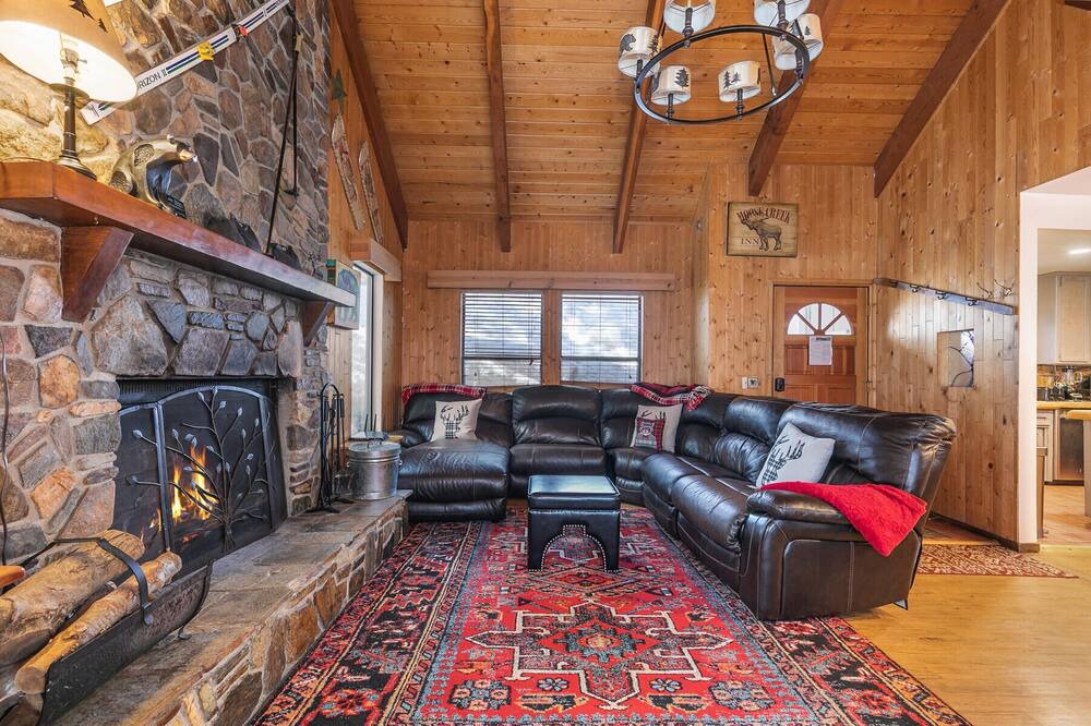 Photo of Livingroom in Kingswood Estates