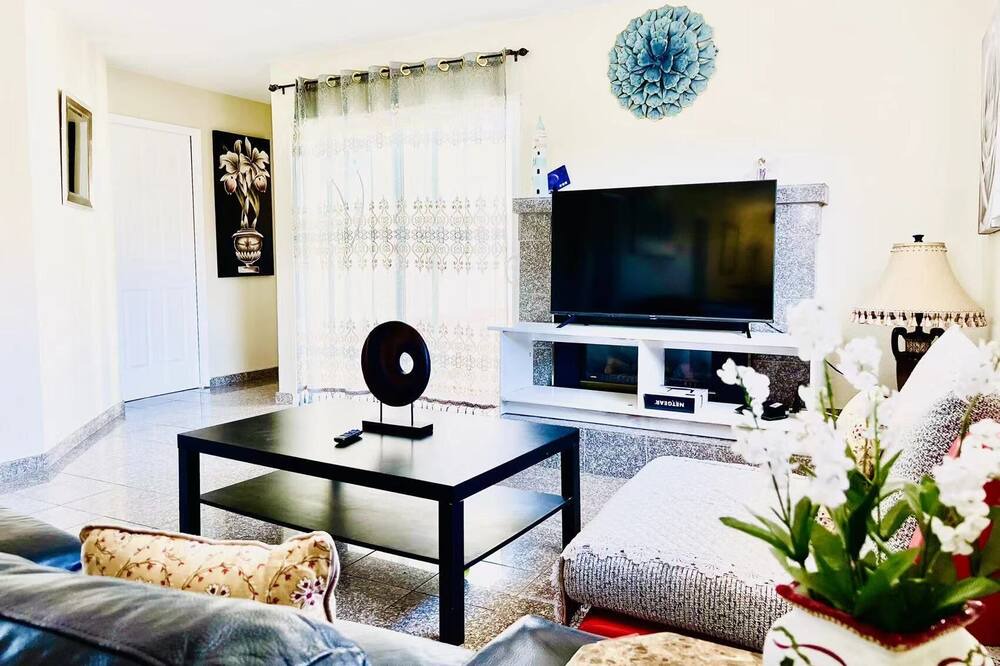 Photo of Livingroom in Union City