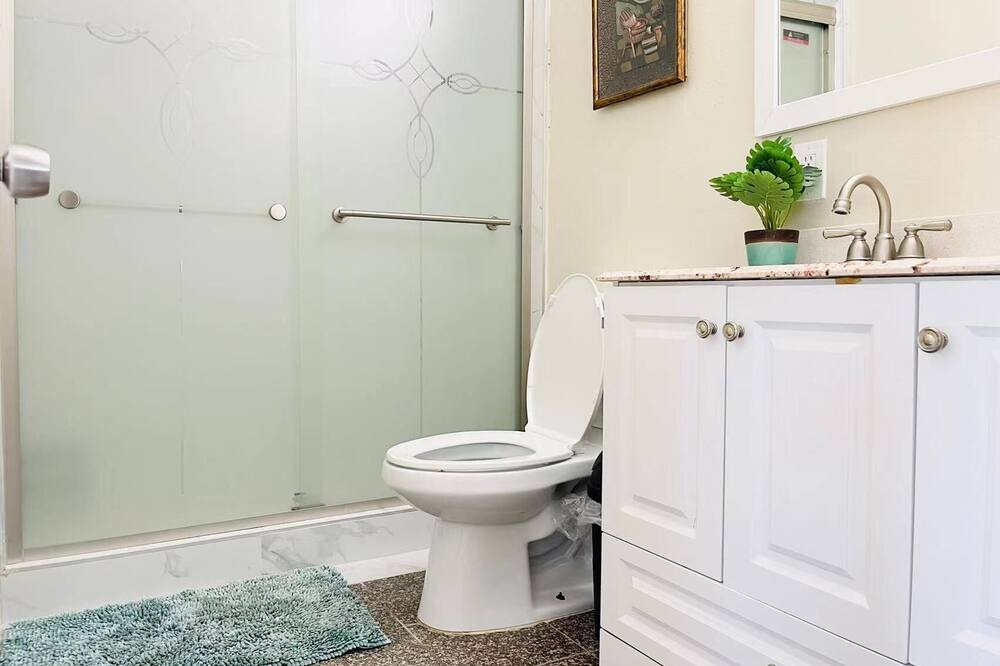 Photo of Bathroom in Union City