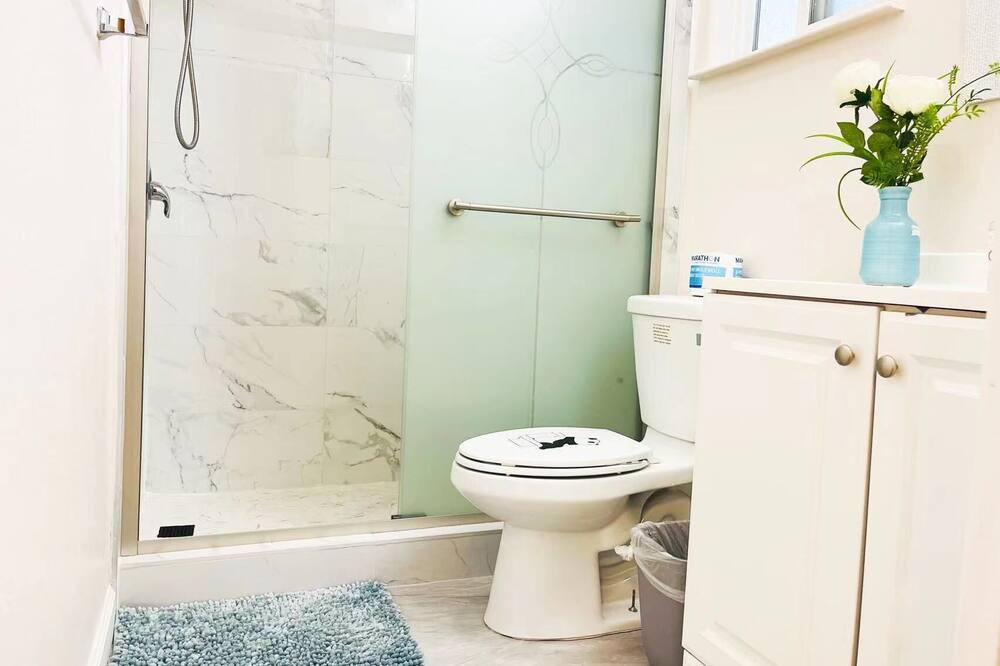 Photo of Bathroom in Union City