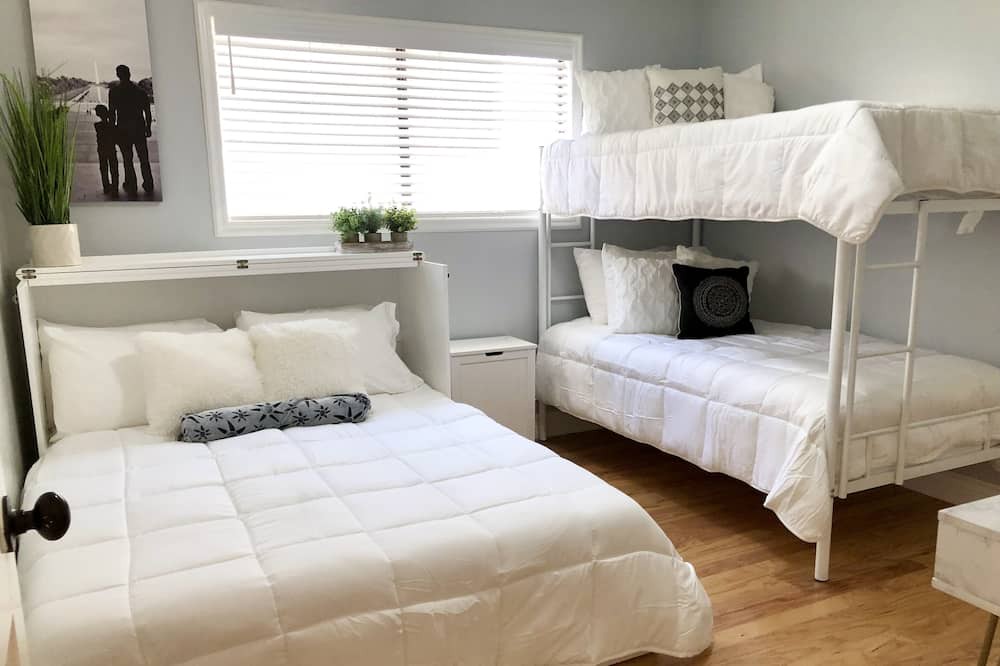 Photo of Bedroom in Kernville