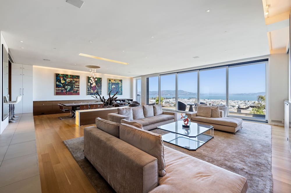 Photo of Livingroom in Pacific Heights