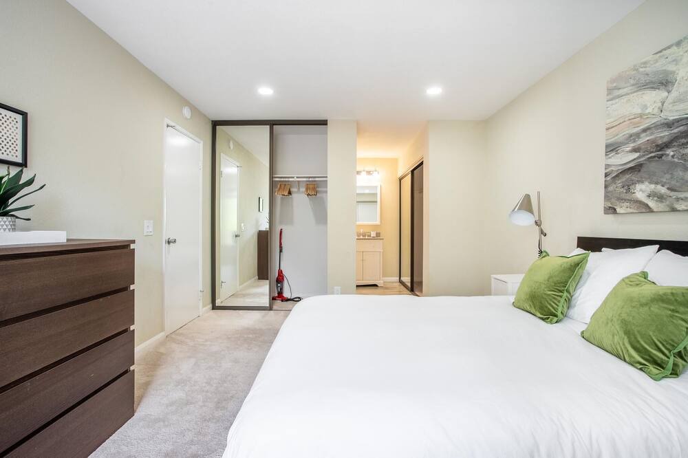 Photo of Bedroom in Centerville