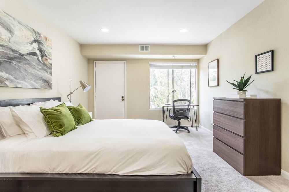 Photo of Bedroom in Centerville