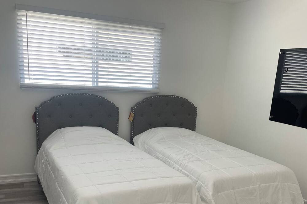 Photo of Bedroom in Valley Glen