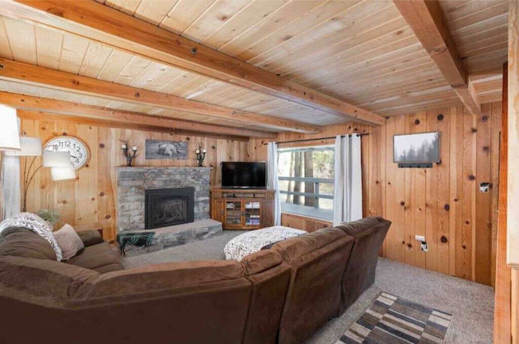 Photo of Livingroom in Shaver Lake