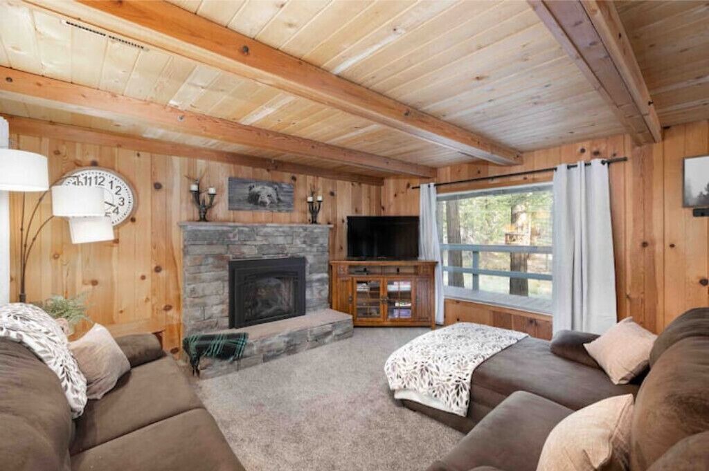 Photo of Livingroom in Shaver Lake