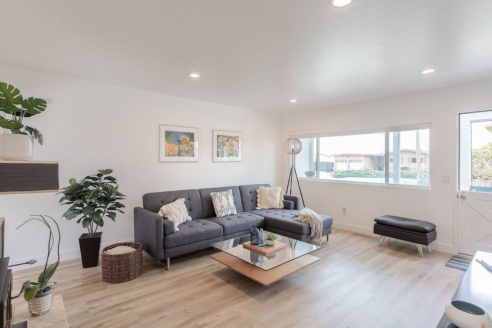 Photo of Livingroom in Del Rey Oaks