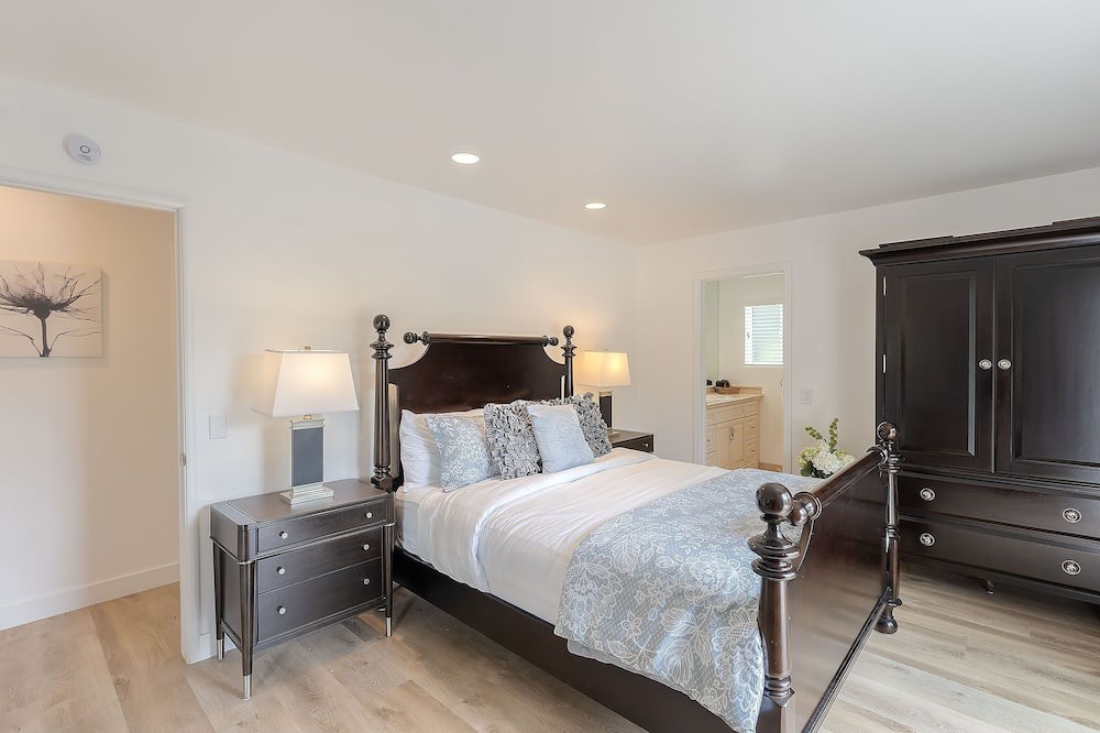 Photo of Bedroom in Del Rey Oaks
