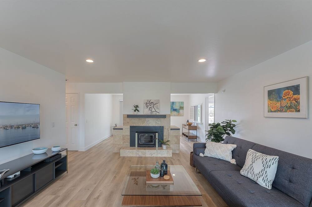 Photo of Livingroom in Del Rey Oaks