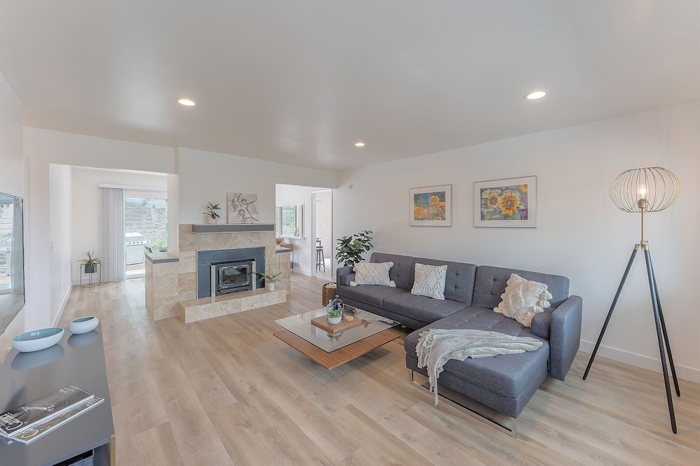 Photo of Livingroom in Del Rey Oaks