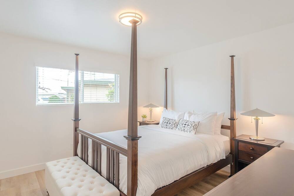 Photo of Bedroom in Del Rey Oaks