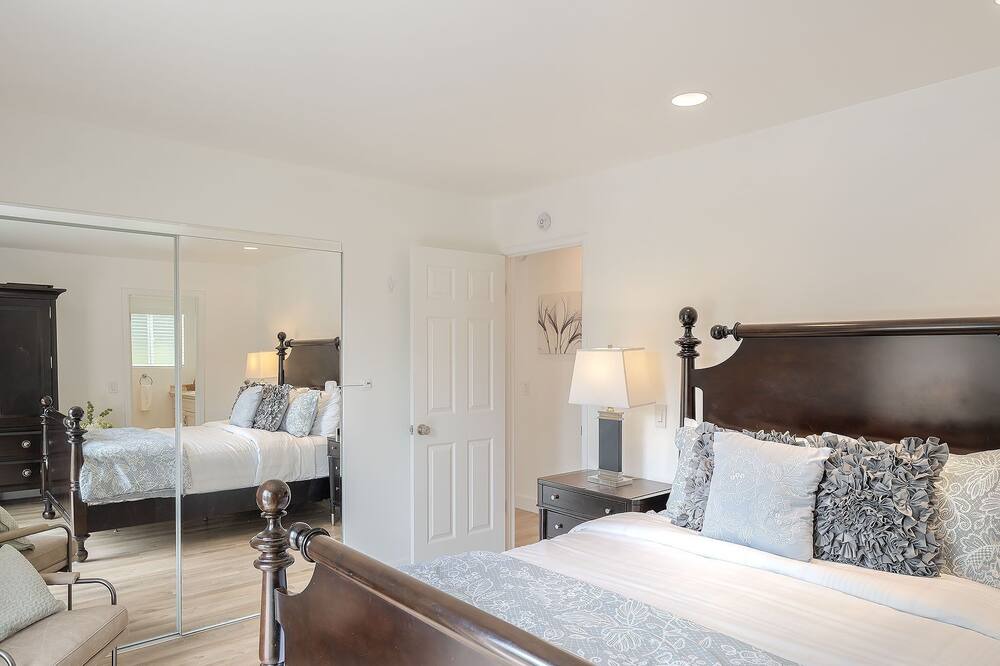 Photo of Bedroom in Del Rey Oaks