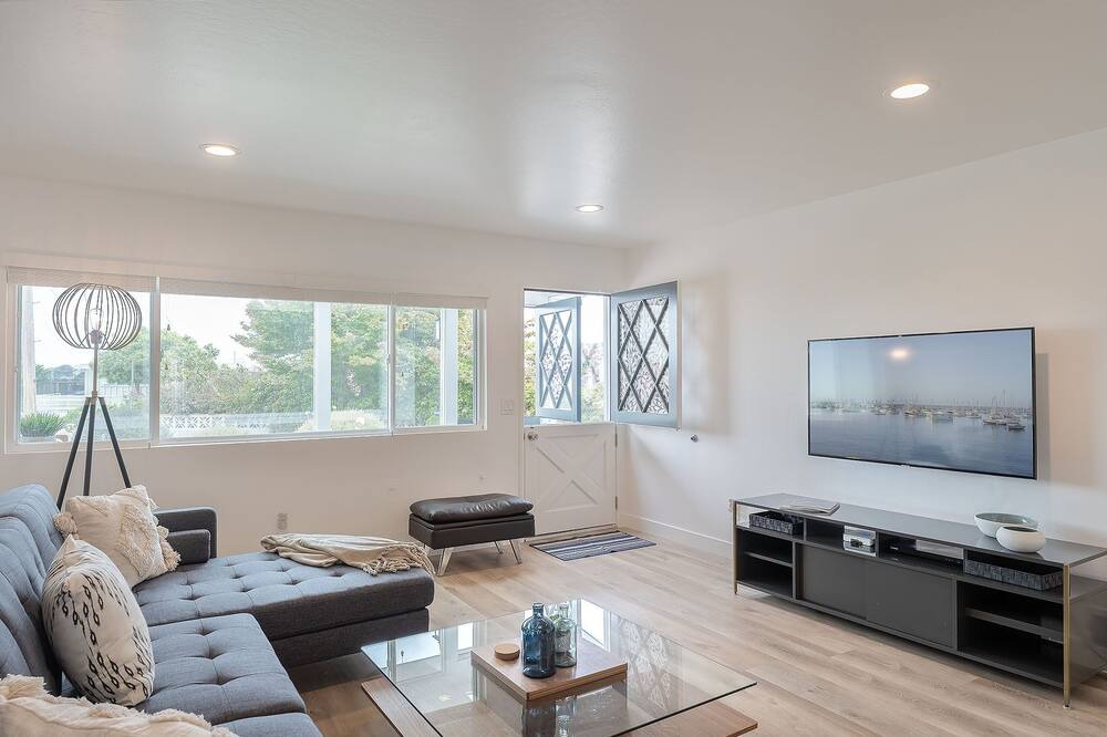 Photo of Livingroom in Del Rey Oaks