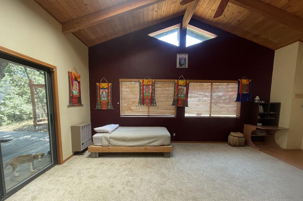 Photo of Bedroom in Altaville