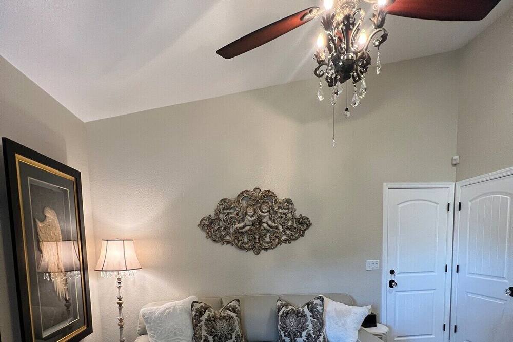 Photo of Livingroom in Tulare