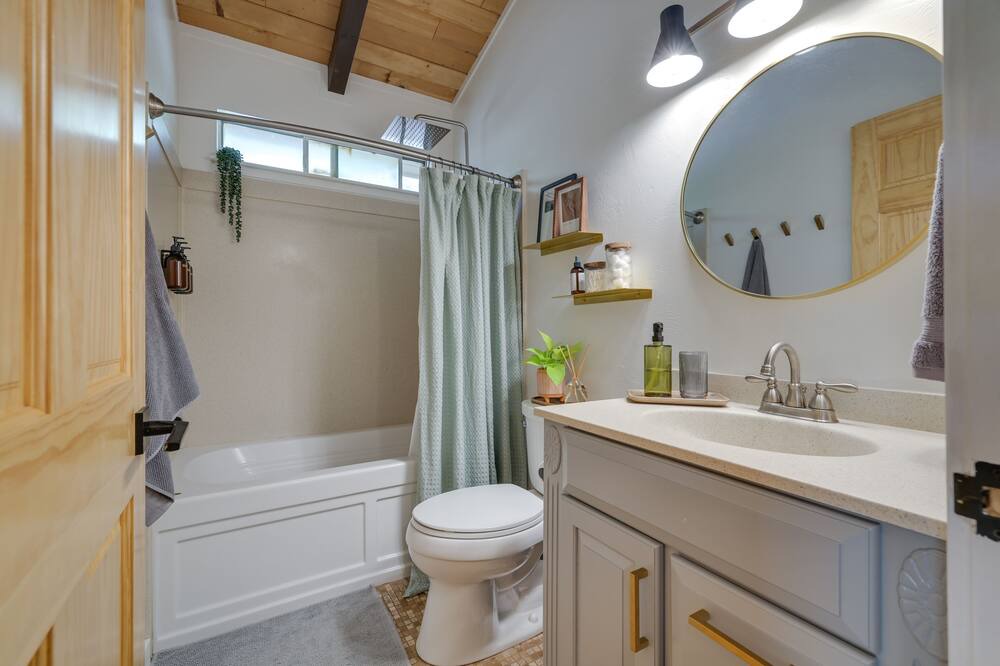 Photo of Bathroom in Groveland