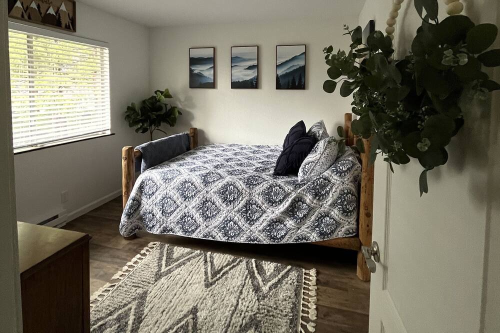 Photo of Bedroom in Mi-Wuk Village