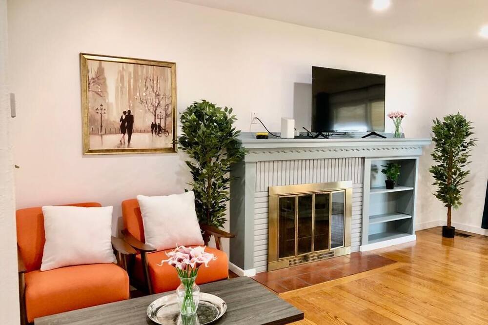 Photo of Livingroom in Ashland