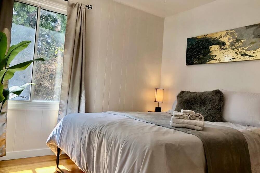Photo of Bedroom in Ashland
