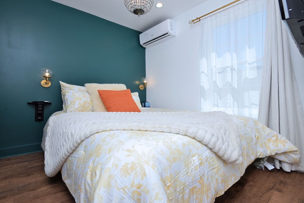 Photo of Bedroom in Valley Glen