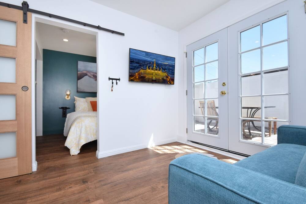Photo of Livingroom in Valley Glen