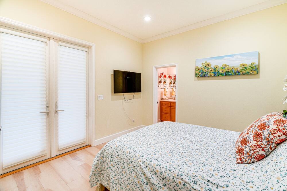 Photo of Bedroom in Monterey