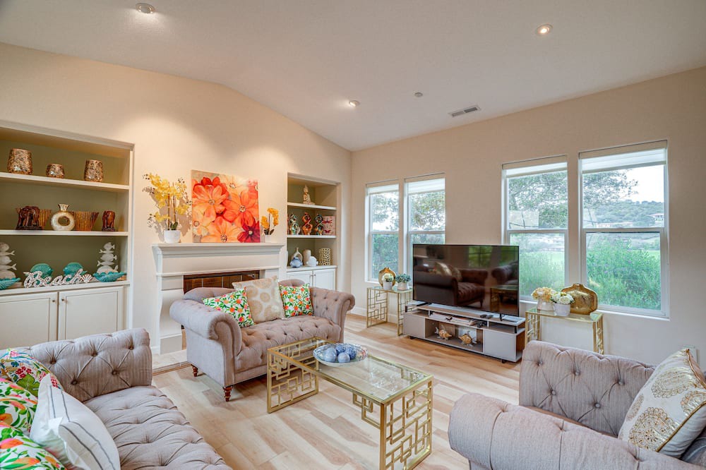 Photo of Livingroom in Monterey