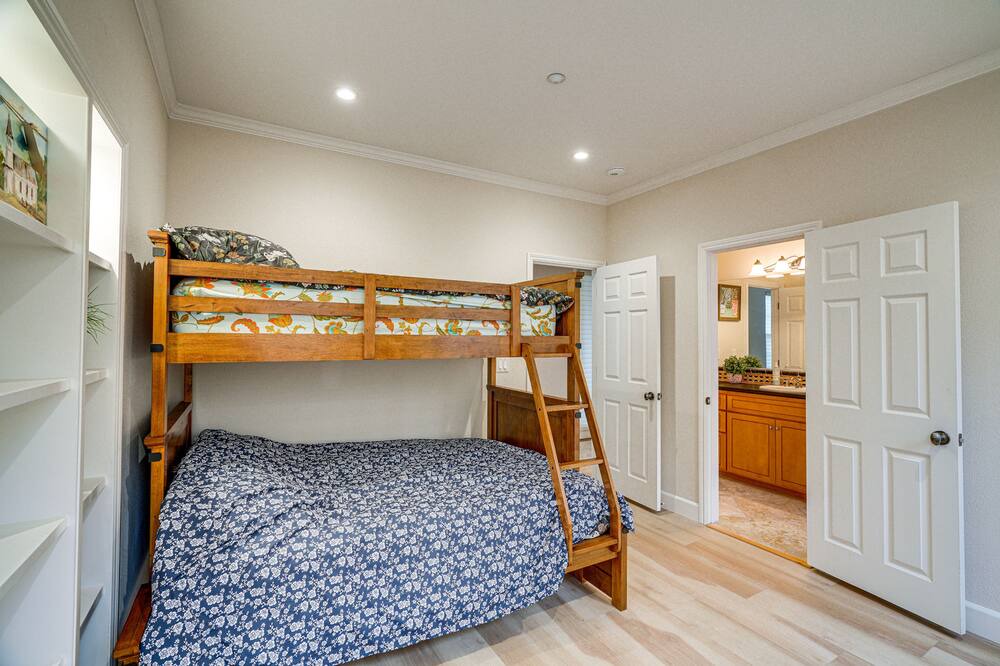 Photo of Bedroom in Monterey