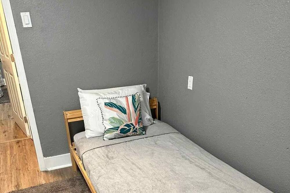 Photo of Bedroom in Oakland