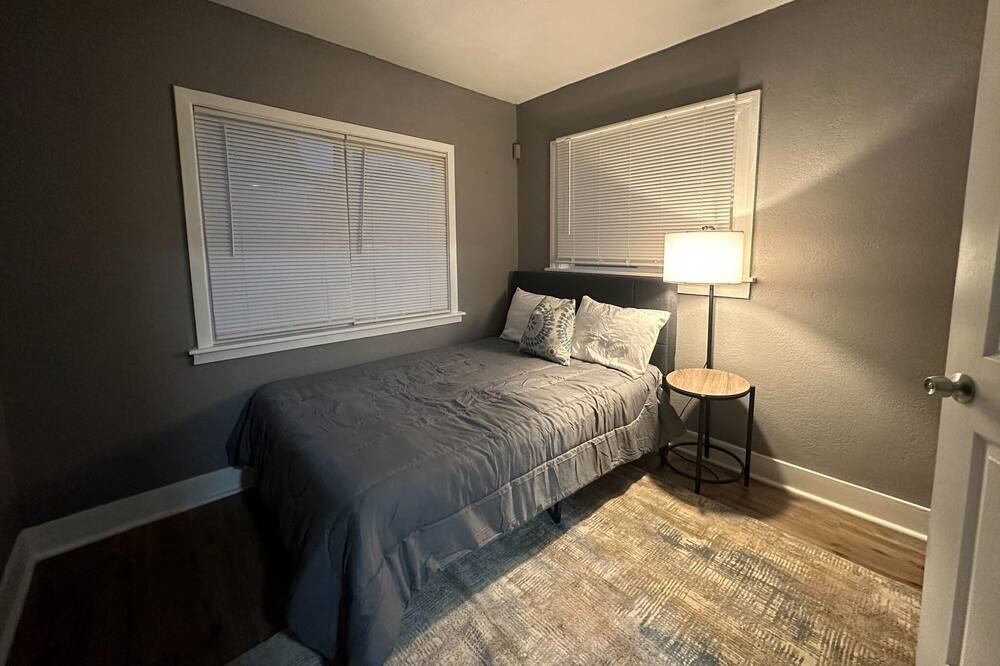 Photo of Bedroom in Oakland