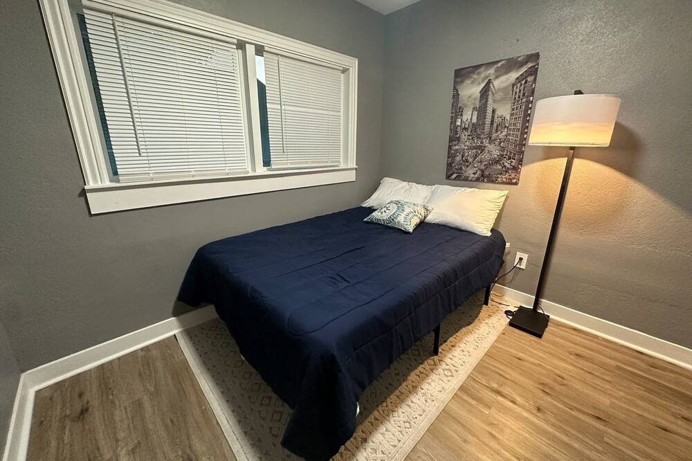 Photo of Bedroom in Oakland