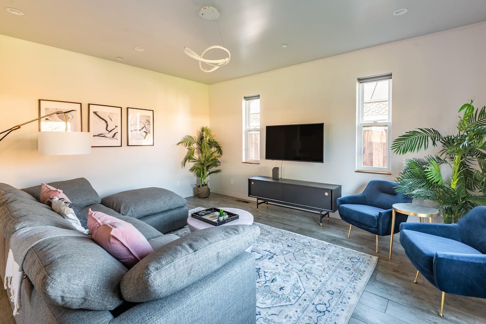 Photo of Livingroom in Northside