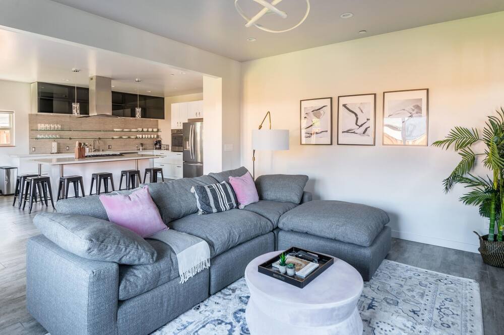 Photo of Livingroom in Northside